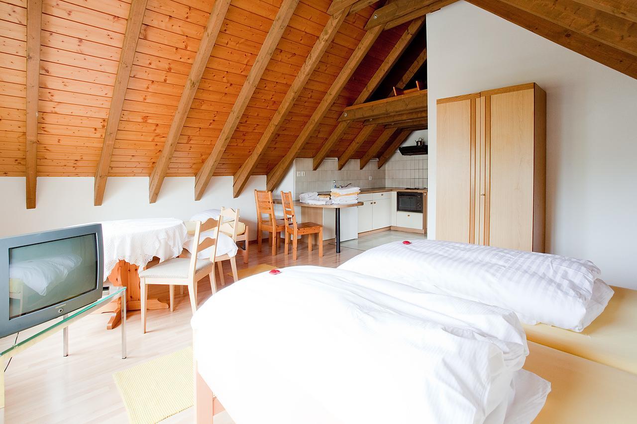 Freihof Embrach Bed & Breakfast ภายนอก รูปภาพ