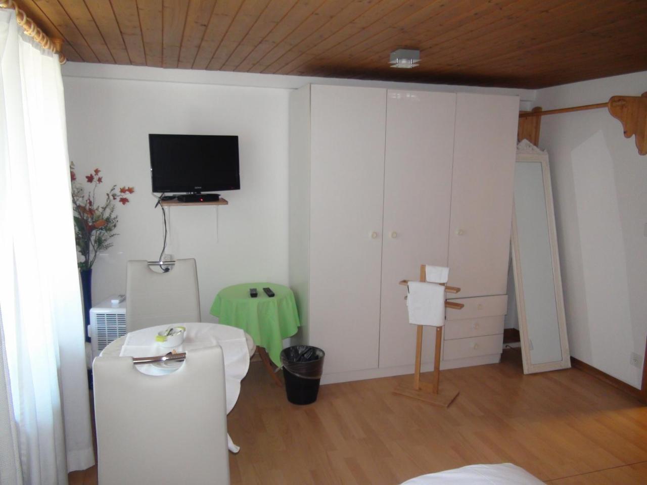 Freihof Embrach Bed & Breakfast ภายนอก รูปภาพ